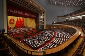 Peking. Bezkonkurenčně největší a nejpočetnější parlament světa.