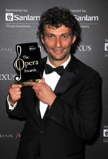 Cenu pro nejlepšího zpěváka si odnesl německý tenor Jonas Kaufmann.