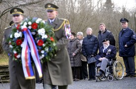 Z pietního aktu u bývalého pardubického popraviště.