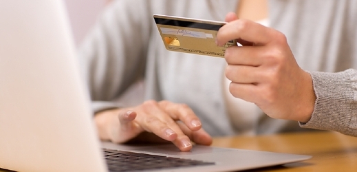 Možnost využití takzvané zpětné platby při nákupu přes internet chrání před neférovými obchodníky (ilustrační foto).