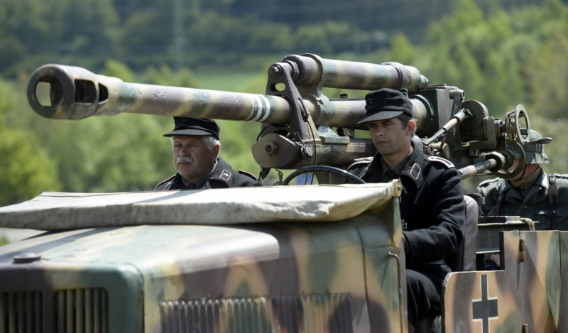 Rekonstrukce historické bitvy u památníku Slivice u Milína si diváci 10. května připomněli poslední bojové události druhé světové války v Evropě.