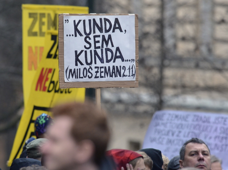 Cedule s citací pana prezidenta "vytržená" z jeho nedávného projevu v Českém rozhlase.