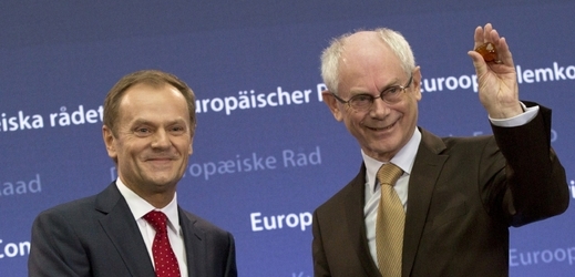 Donald Tusk (vlevo) a jeho předchůdce Herman van Rompuy.
