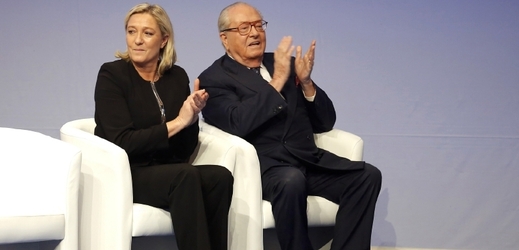 Marine Le Penová a její otec Jean-Marie Le Pen.