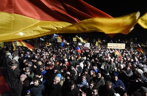 Demonstrace Pegidy. Její účastníci se většinou s tiskem nebaví, nevěří novinářům.