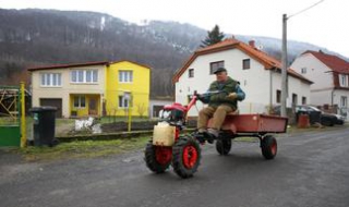 Lidé v Horním Jiřetíně na Mostecku v posledních dnech bouřlivě debatují v souvislosti s chystaným rozhodnutím vlády o prolomení či neprolomení limitů těžby hnědého uhlí.