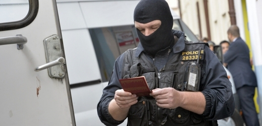 Kriminalista z Útvaru pro odhalování organizovaného zločinu (ilustrační foto).