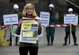 Podle pořadatelů pražské akce prospěch z prolomení limitů budou mít jen těžební firmy.