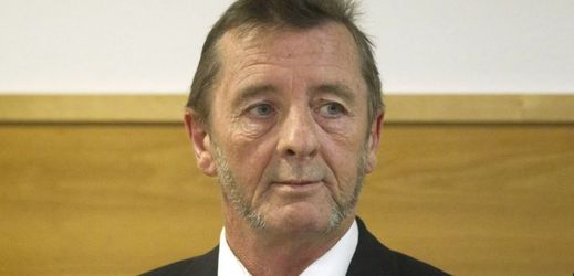 Bubeník rockové kapely AC/DC Phil Rudd.