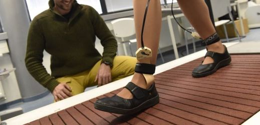 Odborníci na pohyb experimentují s tvarem stélky i materiálem obuvi.