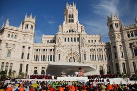 Světové dny mládeže Madrid 2011 s papežem Benediktem XVI. Na fotografii náměstí Plaza de Cibeles.