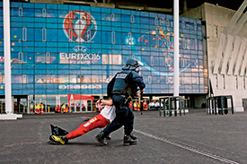 Euro 2016 provázejí přísná bezpečnostní opatření.