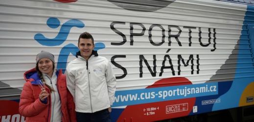 Cyklista Jaroslav Kulhavý a snowboardistka Eva Samková.