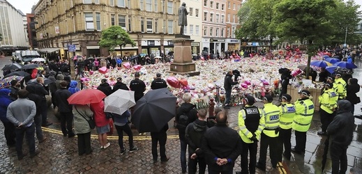 Pietní akce za oběti útoku v Manchesteru.