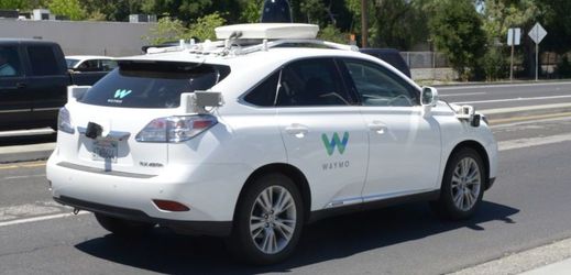 Autonomně řízený vůz společnosti Waymo. 