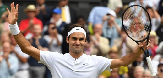 Vítěz semifinále Wimbledonu Roger Federer a jeho radost.