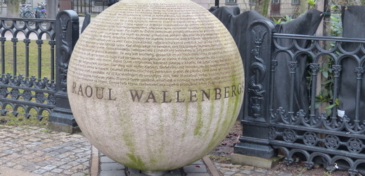 Monument díků švédskému diplomatovi Raoulu Wallenbergovi ve Stockholmu.