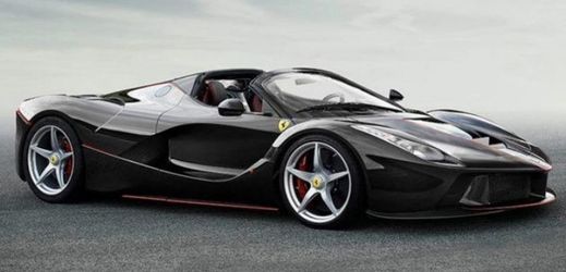 Jen dvě stovky majitelů se mohou těšit z vozu LaFerrari Aperta. Hybridní supersport vládne výkonem 963 koní!