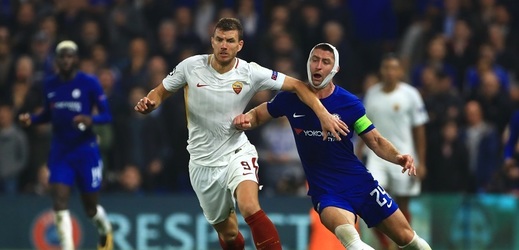 Fotbalisté Chelsea v zápase proti AS Řím v Lize mistrů.