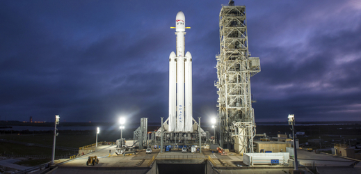 Na Floridě vrcholí přípravy na start rakety Falcon Heavy.