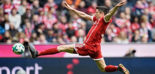 Fotbalisté Bayernu rozstříleli Hamburk, Lewandowski dal hattrick.