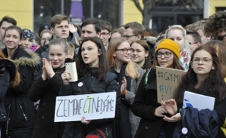 Studentská demonstrace pod názvem Vyjdi ven.