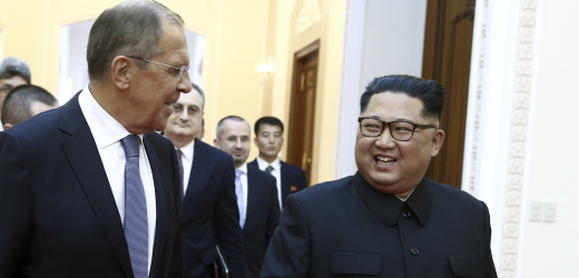 Kim Čong-un a Sergej Lavrov.