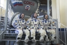 Zleva Američanka Serena Auňónová Chancellorová, Rus Sergej Prokopjev a německý astronaut Evropské kosmické agentury (ESA) Alexander Gerst.