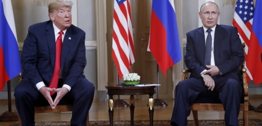 Vladimir Putin (vpravo) by mohl navštívit Bílý dům, kde by se znovu setkal s Donaldem Trumpem.