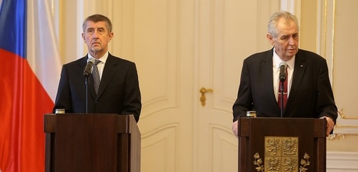 Zleva premiér Andrej Babiš a prezident Miloš Zeman.