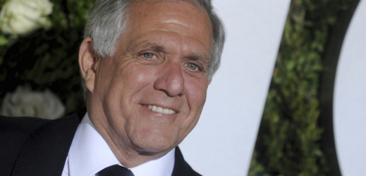 Šéf americké CBS Les Moonves rezignoval.