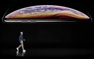 Apple představil nový iPhone XS a novou verzi hodinek.