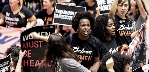 Odpůrkyně a odpůrci jmenování Bretta Kavanaugha členem Nejvyššího soudu demonstrovali v rozhodující den.