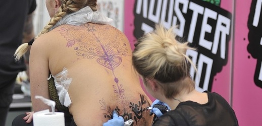 Na akci dorazili zvědavci i zájemci o tetování.
