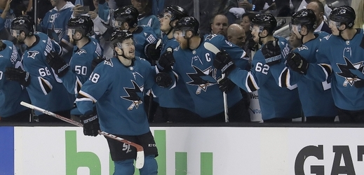 Tomáš Hertl přihrával na tři góly San Jose. 