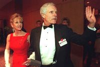 Ted Turner se svou manželkou Jane Fondovou na snímku z roku 1997.
