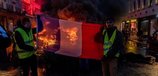 Demonstranti v Paříži.