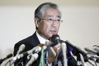 Cukenazu Takeda odmítl nařčení z korupce.