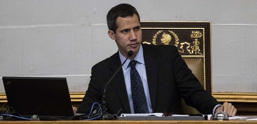 Opoziční lídr Juan Guaidó (na snímku) bojuje proti autoritářskému prezidentovi Madurovi.