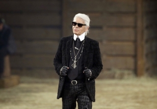 Pokračovatelem Coco se stal Karl Lagerfeld.