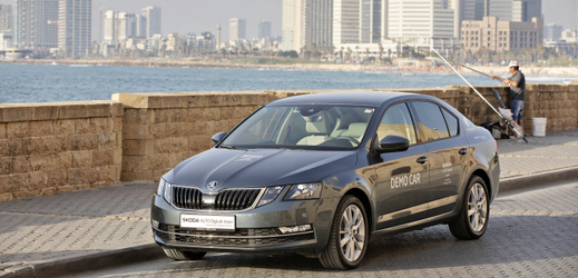 Škoda Octavia patří v nabídce zánovních vozů mezi nejčastější.