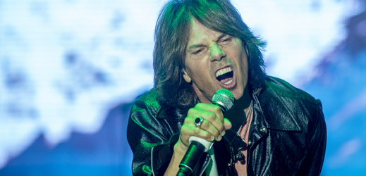 Zpěvák a textař Joey Tempest.