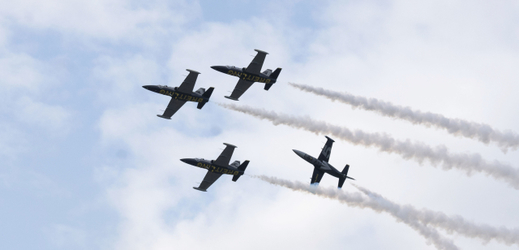 Členové formace Breitling Jet Team.