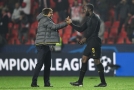 Trenér Interu Milan Antonio Conte a útočník Romelu Lukaku.  