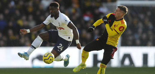 Serge Aurier z Tottenhamu v utkání proti Watfordu.