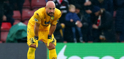 Současný gólman Aston Villy Pepe Reina.