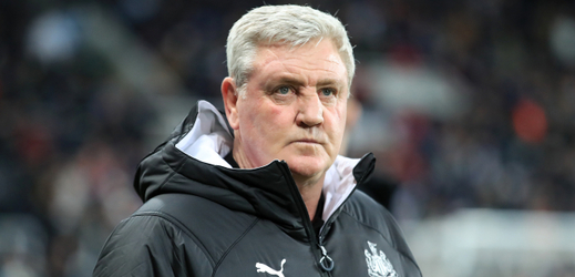 Trenér fotbalistů Newcastlu Steve Bruce.