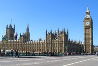 Budova britského parlamentu.