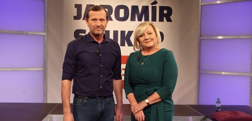 Moderátor pořadu Jaromír Soukup a poslankyně a bývalá ministryně financí Alena Schillerová (ANO).