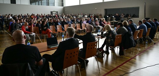 Zastupitelé Chrášťan schválili vypsání referenda ke vzniku kasin v obci